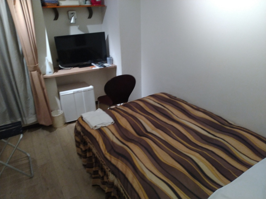 ベット。寝るには十分。