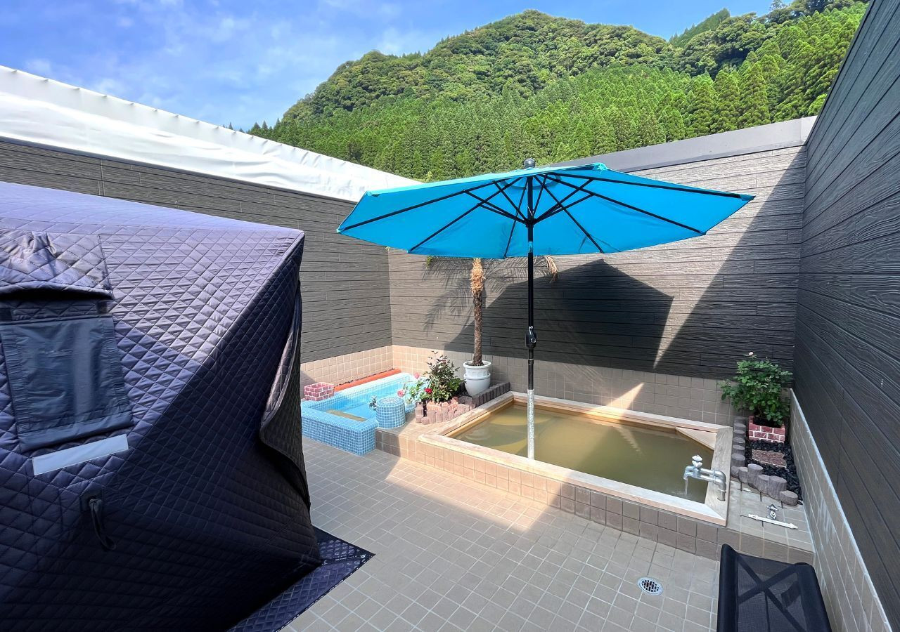 2. 景色や食事で季節を味わう「美肌の湯 こしかの温泉」3660001