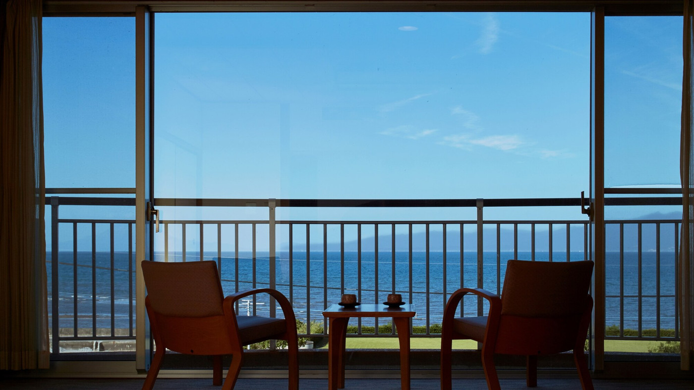 絶景に囲まれた温泉宿で静かに癒される3446990