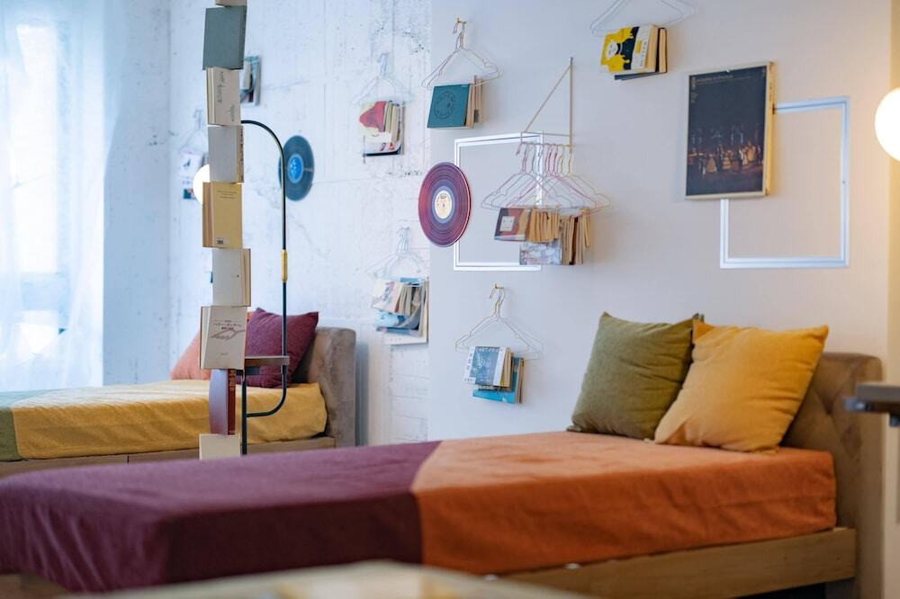 夢心地の非日常感。レトロとモダンが融合したキュートさが魅力3421329