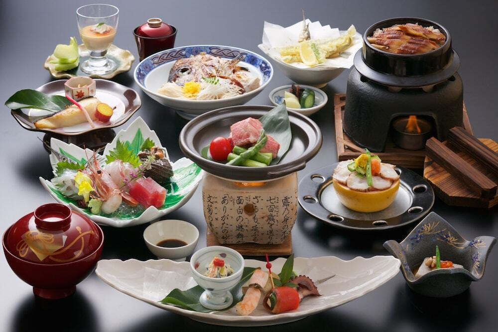 旅館のお食事処