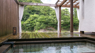 【離れ・紅の荘／楓の荘】二間続き＜天然温泉露天風呂＞ [和室] [禁煙] [マウンテンビュー] [リバービュー]