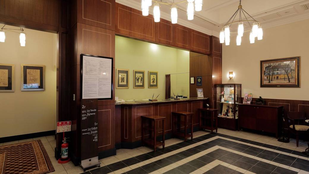 隠れ家のような
ホテルにチェックイン / 4