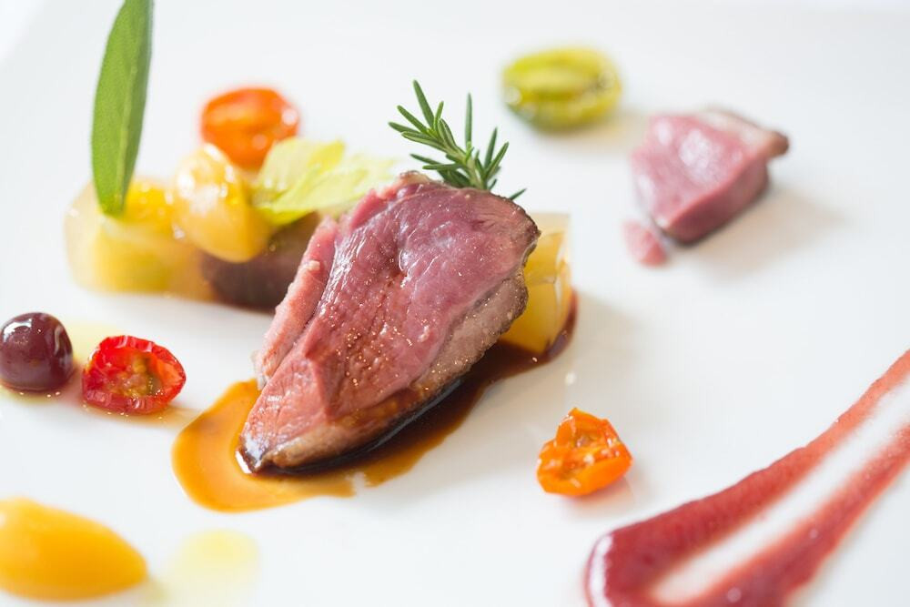 温泉とプールでリフレッシュし、美味しい料理で心もお腹も満たされる4065565