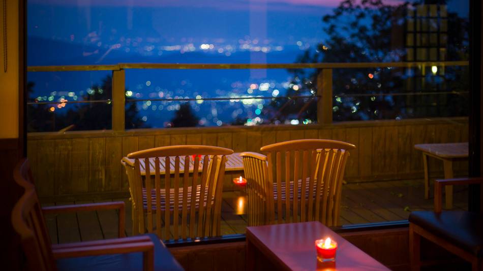 ラウンジ「風-風」 / 2