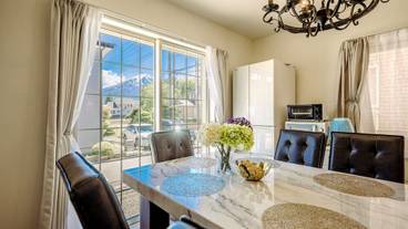 客室内のダイニングエリア / 20