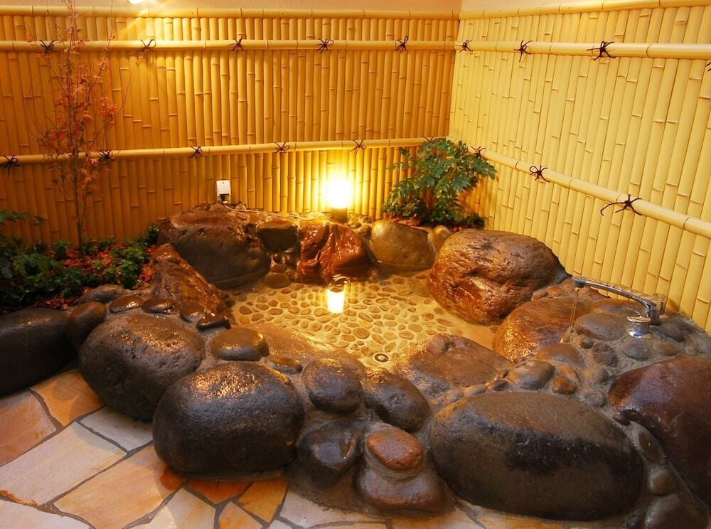 岩造りの露天風呂で極上の温泉を独り占め4008202