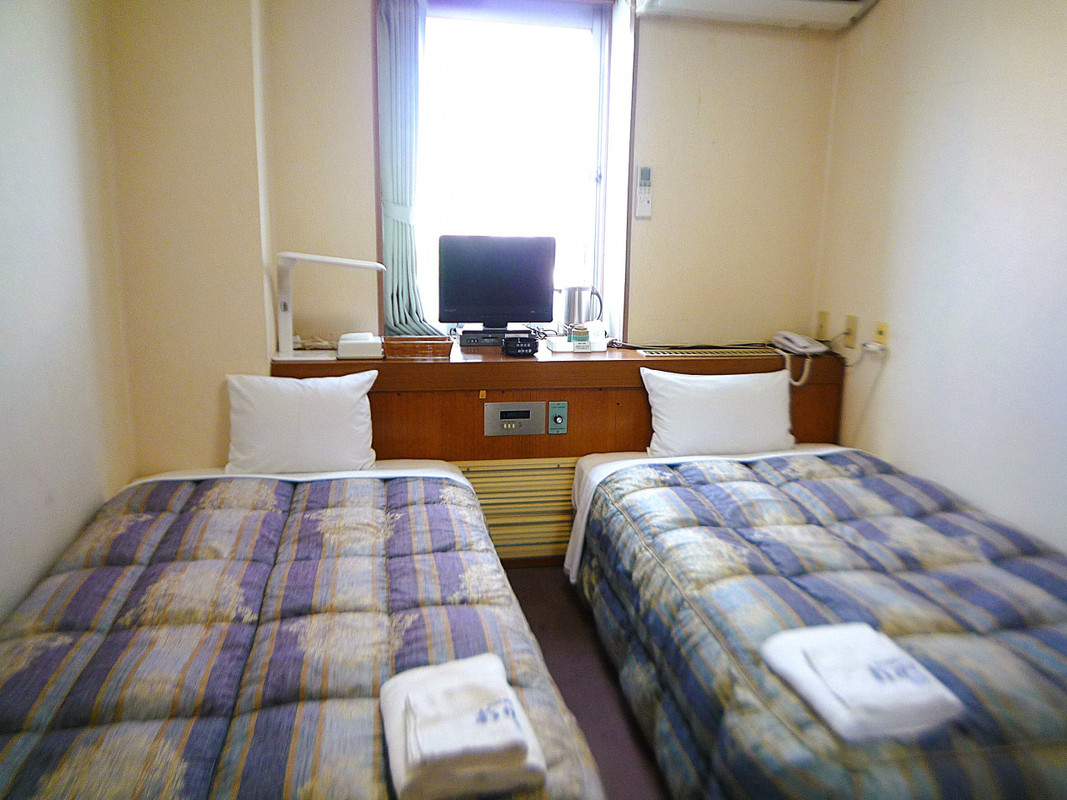 2階ツインルーム アウトバス・トイレ