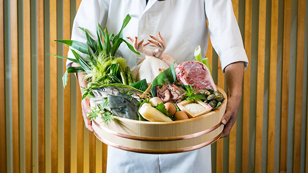 地元食材がたっぷり
和と洋の創作料理 / 5