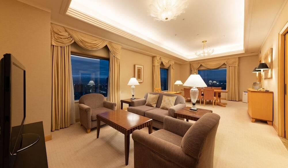 ロイヤルスイート　夜の雰囲気 / 2