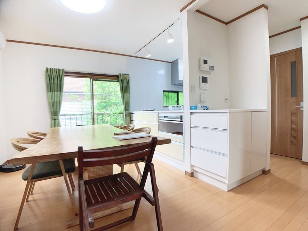 客室内のダイニングエリア