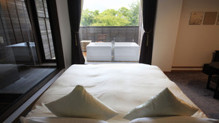 デラックス ルーム キングベッド 1 台 ジェットバス マウンテンビュー