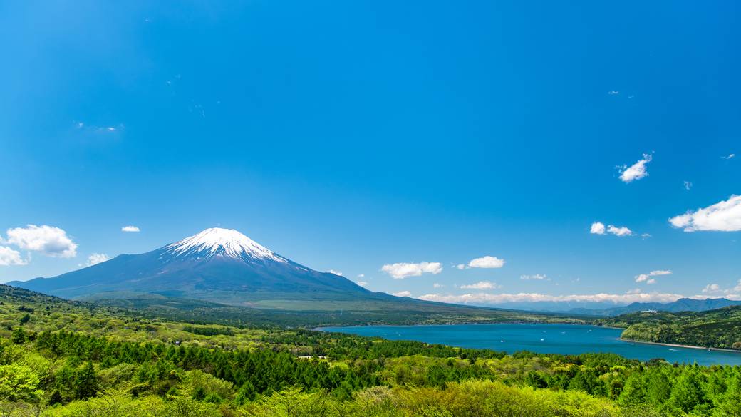 山中湖と富士山の風景 / 1