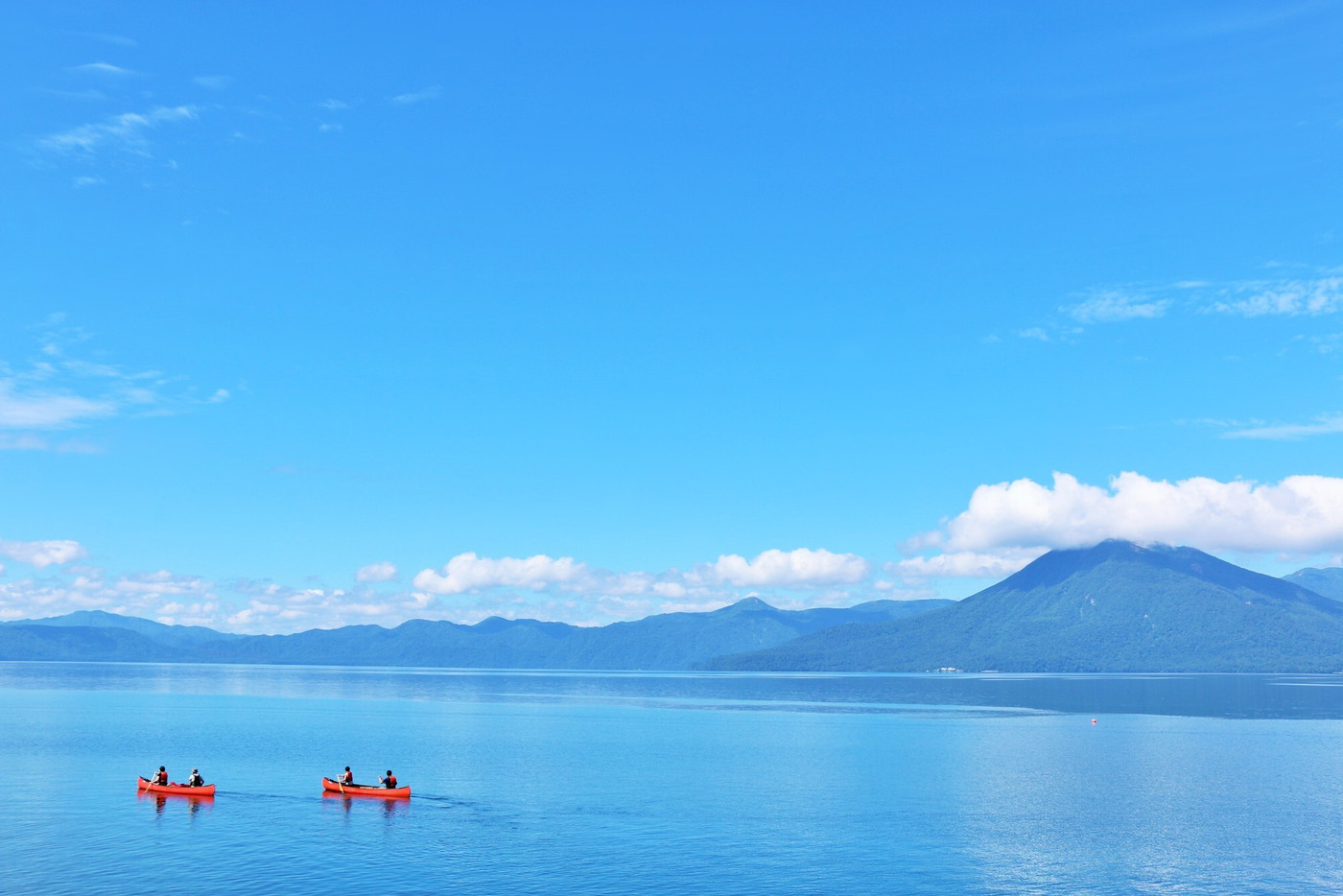 北海道　青空の支笏湖