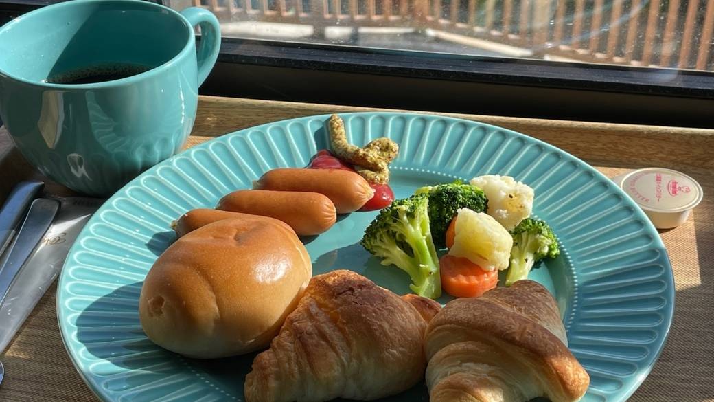 サービスの軽食で
サクッと朝ごはん / 1