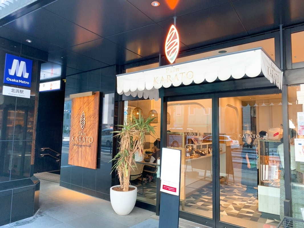 1Fにおしゃれなパン屋さんあり