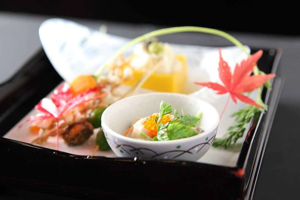 鬼怒川がすぐそこ！絵画に彩られた大正ロマンあふれるお宿4037409