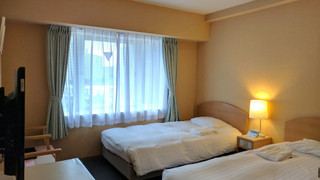 ツインルームシングルサイズベッド 2 台喫煙可