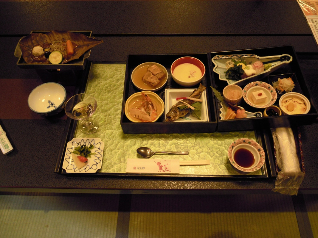 夕食「素朴なお弁当」