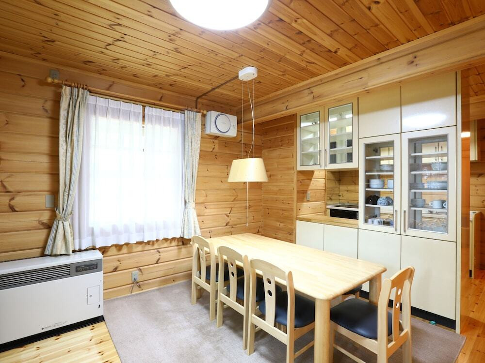 客室内のダイニングエリア