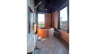 *本館和モダン 足柄 - 懐石コースの夕食と和定食の朝食（ともに魚介類が中心）の1泊2食付