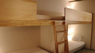 4 人部屋 専用バスルーム