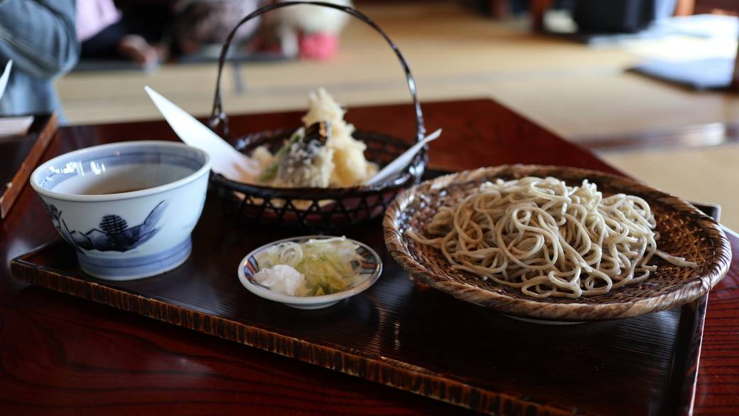 お庭を見ながら
美味しいお蕎麦を / 1