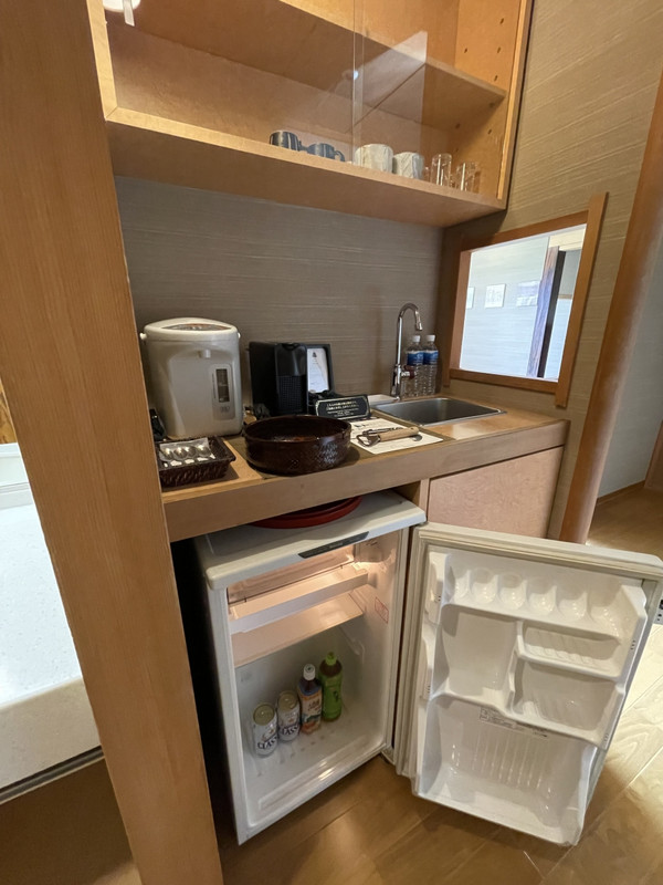 冷蔵庫内はフリードリンクで