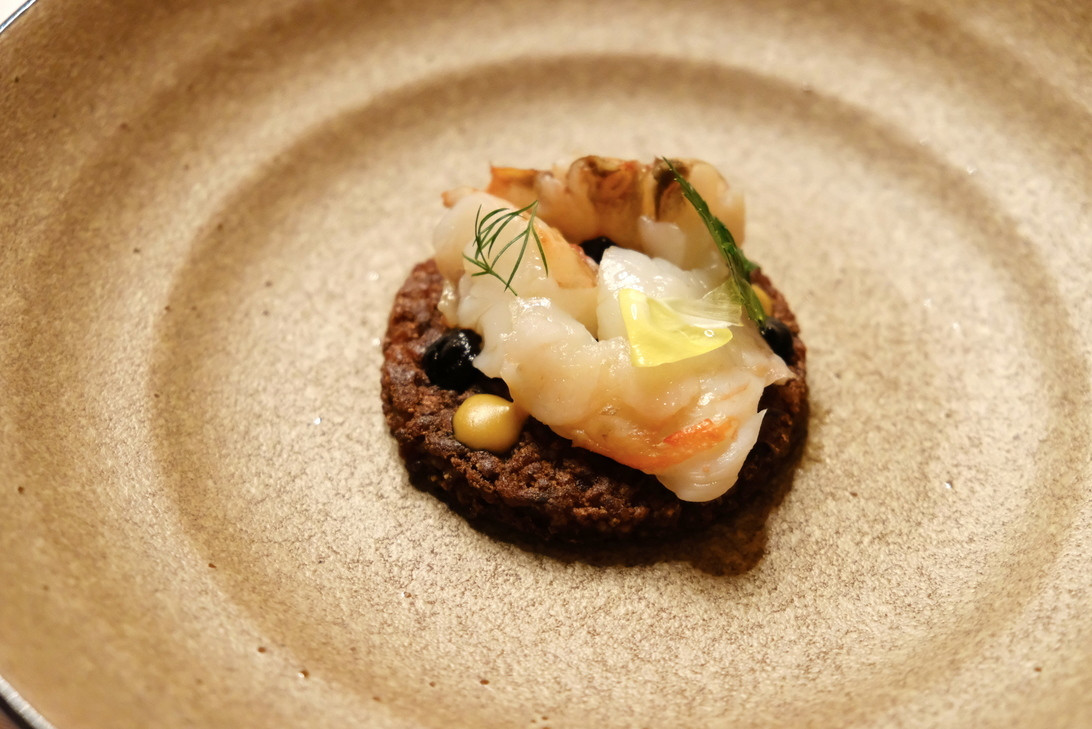 「リアス バイ ココチャ」 料理 102991349 伊勢海老のソカラ　黒ニンニク