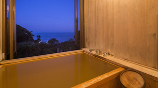 [201]露天風呂付きキングサイズベッドルーム/40平米(禁煙):部屋食