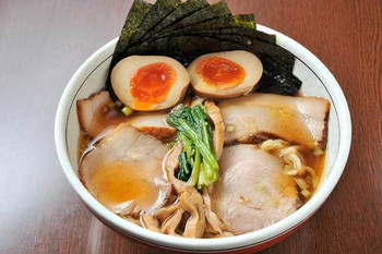 「とんぼ食堂」料理 746402 とんぼのせ。醤油らあめん650円+300円