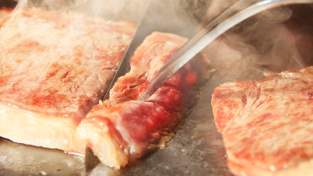 ライブキッチンで
創作和会席を味わう / 2