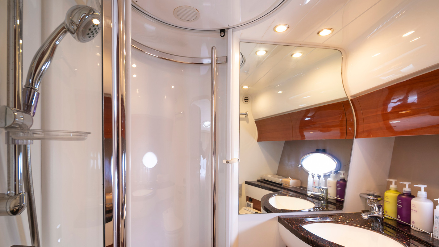 クルーザーキャビン バスルーム