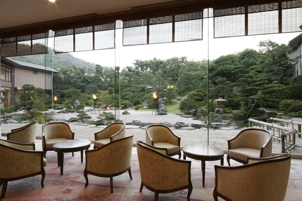 ロビーラウンジ