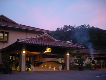 自然に囲まれて過ごせる、隠れ湯として評判の宿3636510