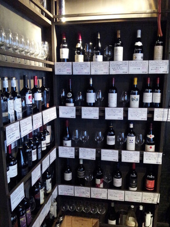 「南部鉄酒場 豚バルBYO 神田店」 内観 21893875 店内ワイン120種類が定価＋999円
