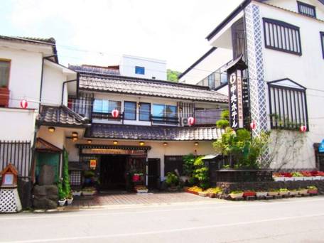 戸倉上山田温泉 心がふれあう民芸の宿 中央ホテル / 1