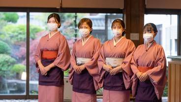 フロント スタッフ / 4