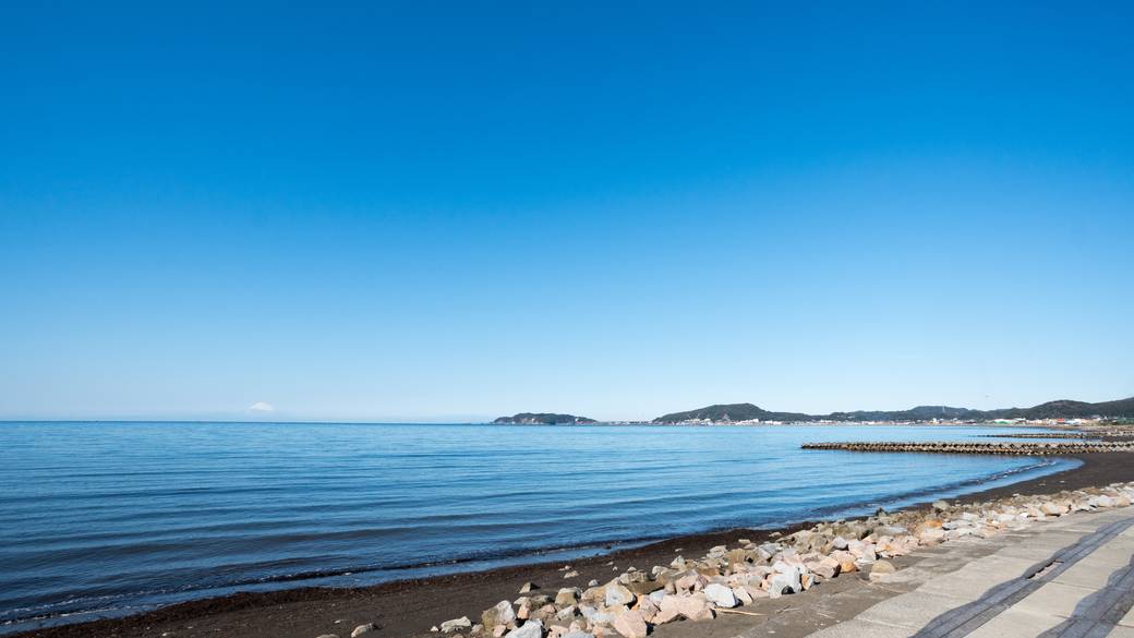 館山のシンボル
電線のない海岸を歩く / 1