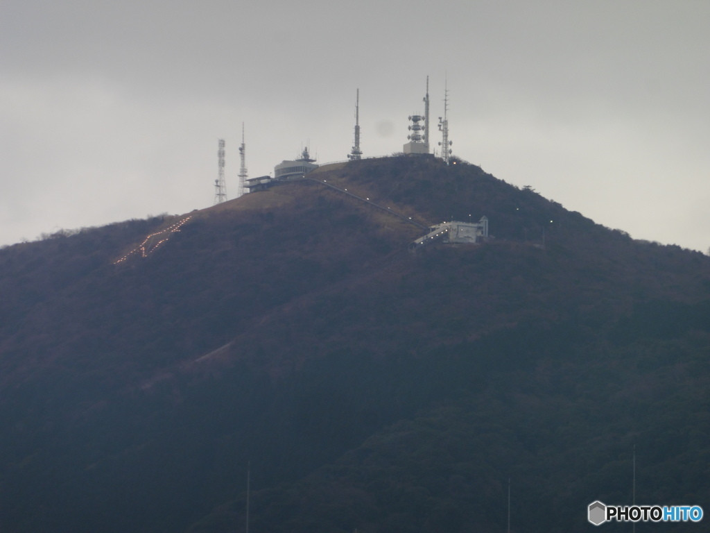 10　宝石箱のような夜景にため息…「皿倉山」1383536