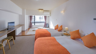 和洋室　デラックスルーム　セミダブルベッド2台＆シングル敷布団２枚　キッチン付　禁煙　清掃料金別　連泊時の清掃なし