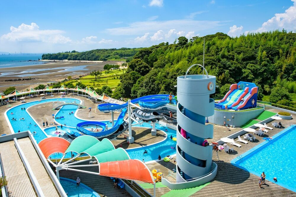 夏はプールで大はしゃぎ！いっぱい遊んで思い出を作ろう4754228