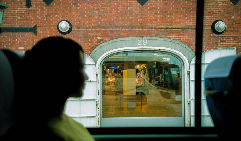 バス乗車のイメージ / 2