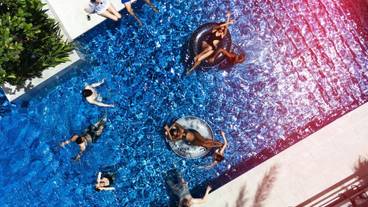 インフィニティ プール / 9