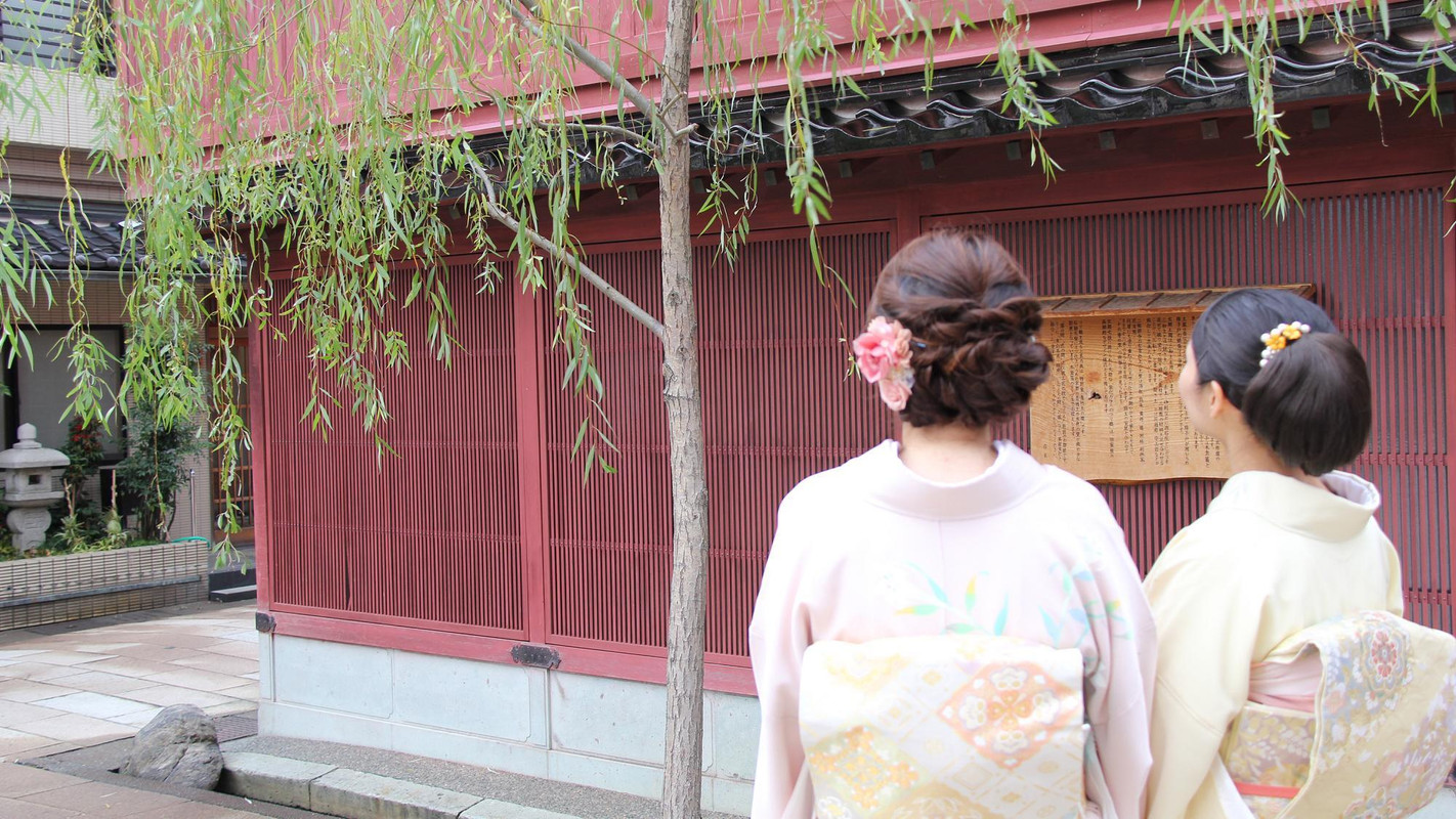 着物でひがし茶屋街を歩く