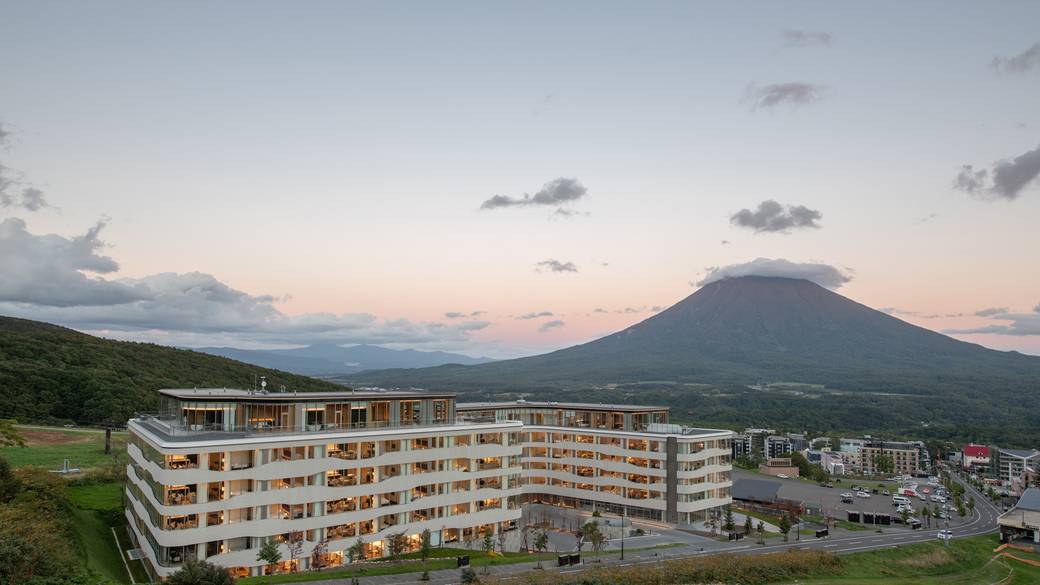 ホテルと羊蹄山 / 1