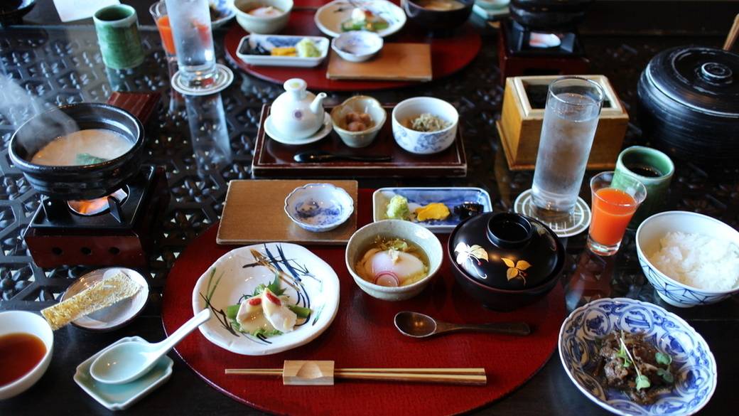 地元食材を使った朝食で
優雅な朝のひと時を / 1