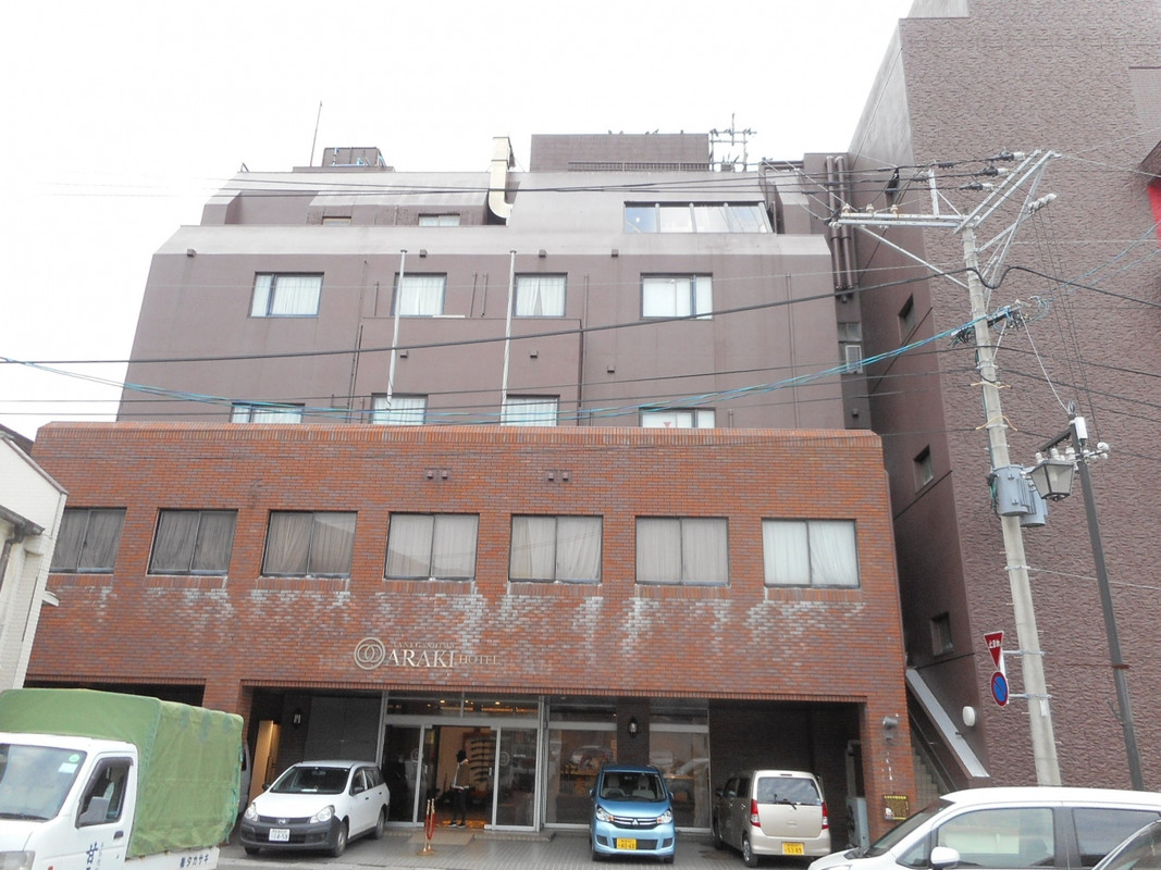 玄関です。左に赤尾木の湯があり、右が西之表港の方向です