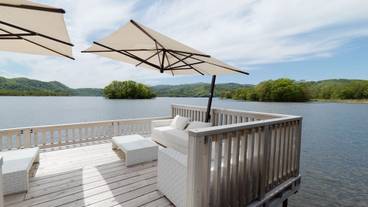 湖上テラスのソファ / 2