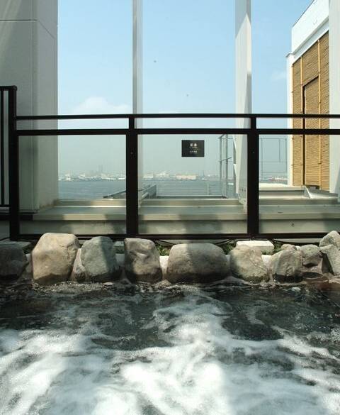 朝の空気を感じつつ
温泉につかる贅沢 / 1